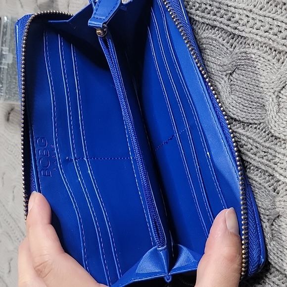 Blue BCBG Quilt Pattern Wallet - Picture 10 of 12